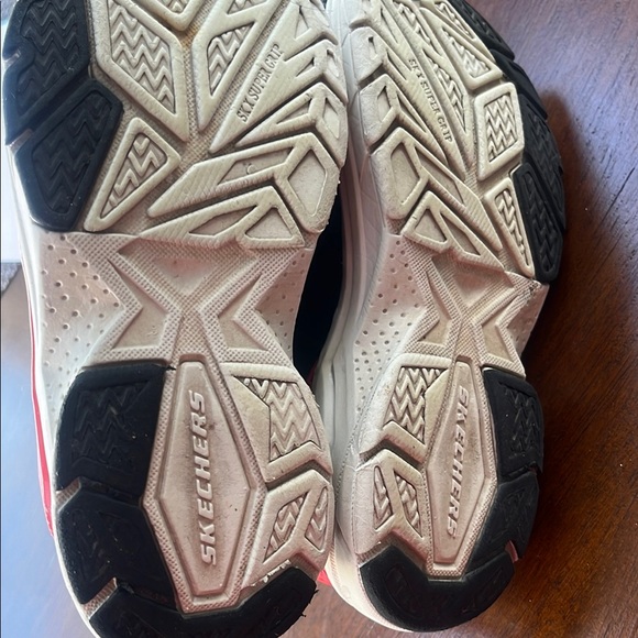 Skechers Black and Red Shoes 10 - Picture 4 of 7